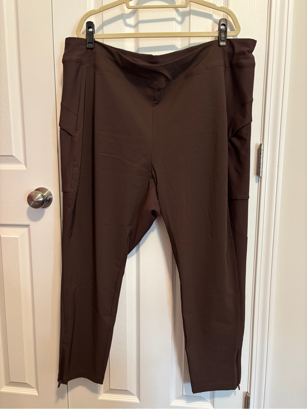 Old Navy Dark Brown Women's Quick Dry Leggings with Side Pockets